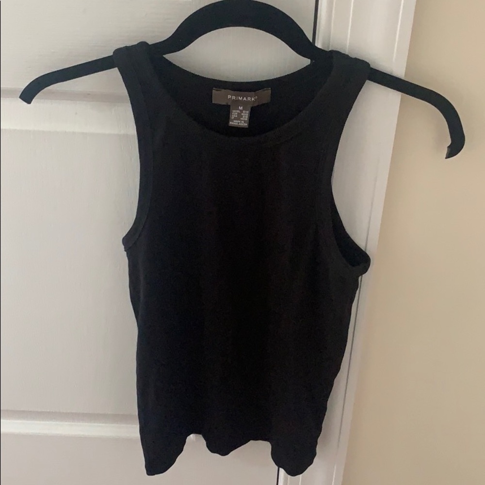 black sleeveless shirt